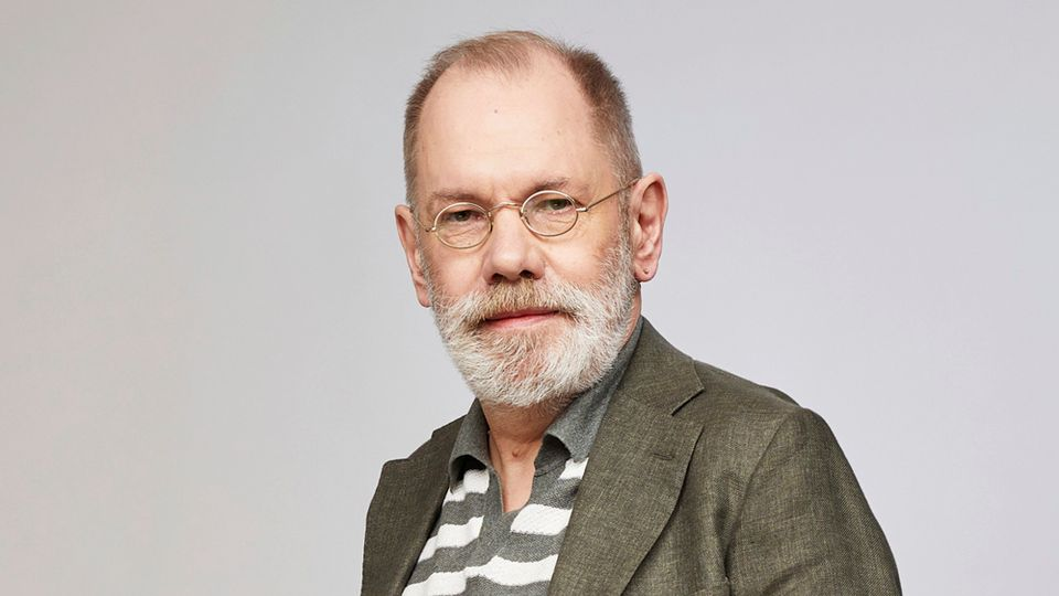 alt="Klaus Otto Nagorsnik als Jäger in Gefragt – Gejagt"