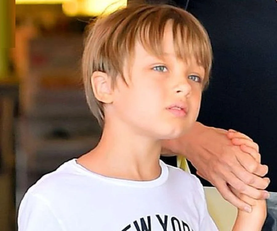 alt="Angelina Jolie mit Sohn Knox Leon Jolie-Pitt"