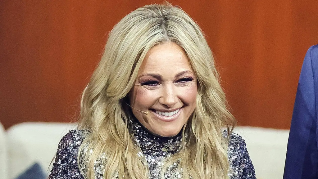 alt="Helene Fischer live auf der Bühne während ihrer Tournee"