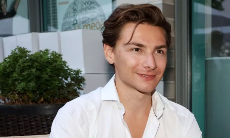 alt="Freund von Claudia Obert – Max Suhr lächelt in die Kamera"
