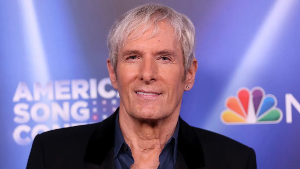 „Michael Bolton während eines Konzerts – trotz Krankheit wieder auf der Bühne“