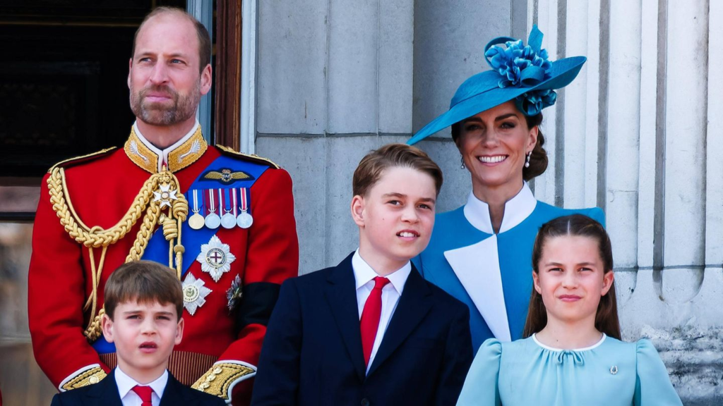 alt="König Charles III. der britischen Königsfamilie"