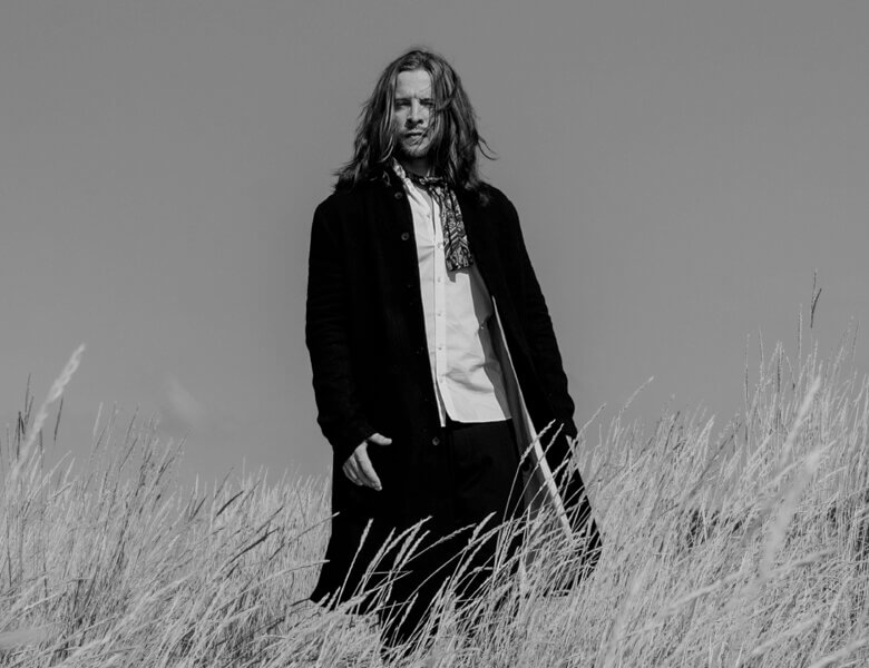 alt="Simeon Kerner – Musiker und Produzent aus Hamburg und Wien"