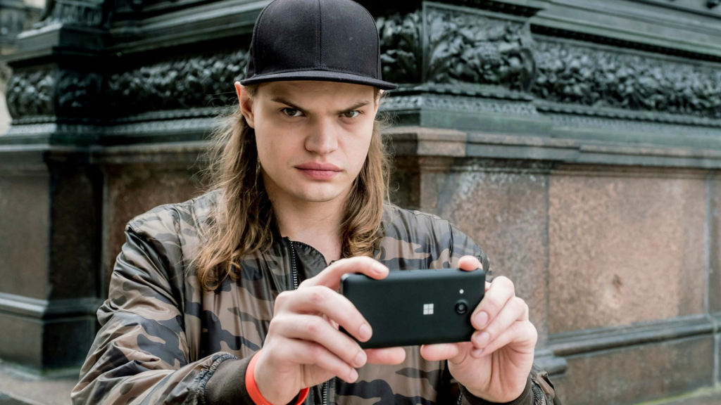 alt="Wilson Gonzalez Ochsenknecht bei einer Filmpremiere"