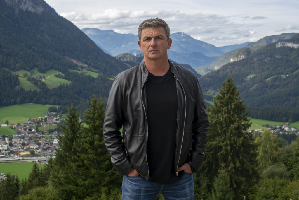 alt="Der Bergdoktor Staffel 19 in Tiroler Berglandschaft"
