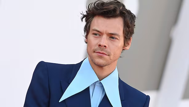      alt="Harry Styles mit Freundin Taylor Russell" />
