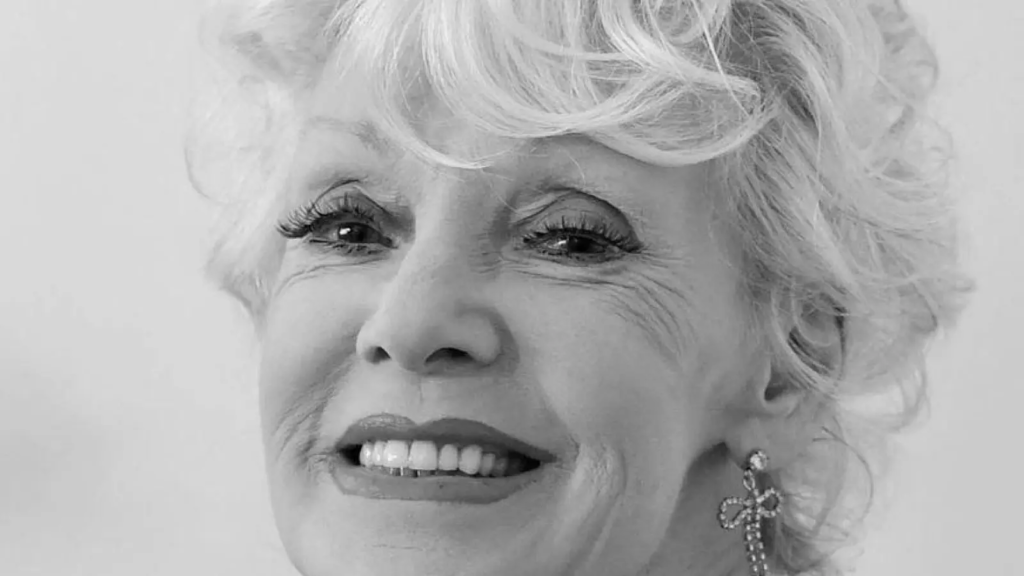 alt="Anita Kupsch Krankheit – Schauspielerin im Porträt"