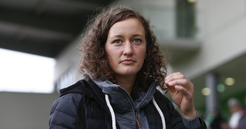 alt="Almuth Schult schwanger – Mutterglück und Fußballkarriere"
