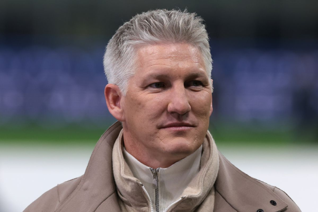 alt="Bastian Schweinsteiger neue Freundin bei Spaziergang gesichtet"