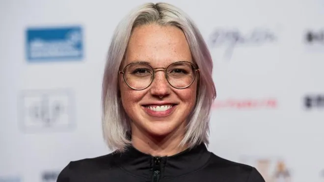 alt="Sängerin Stefanie Heinzmann 2023 – Karriere, Musik und Freund-Gerüchte"