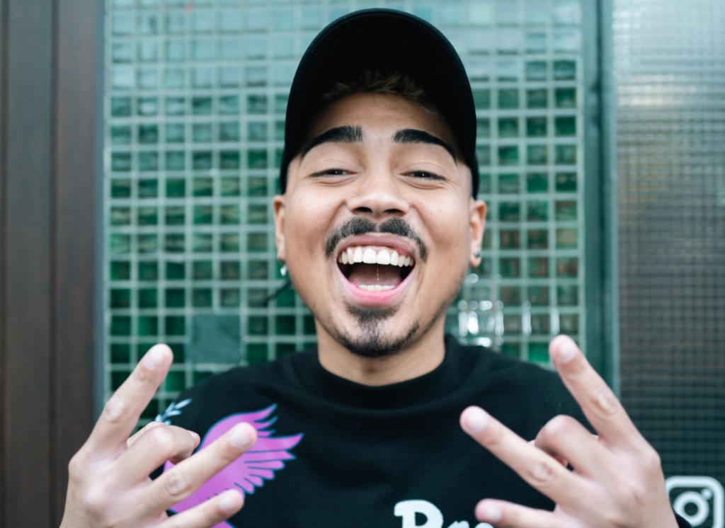 Tony Bauer Krankheit Comedy Auftritt auf der Bühne