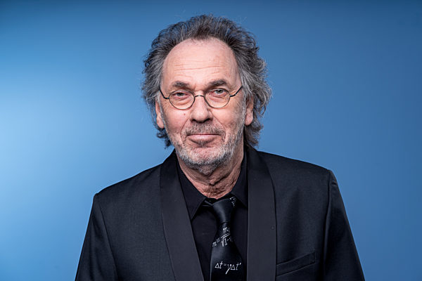 alt="TV-Legende Hugo Egon Balder und Ehepartnerin"