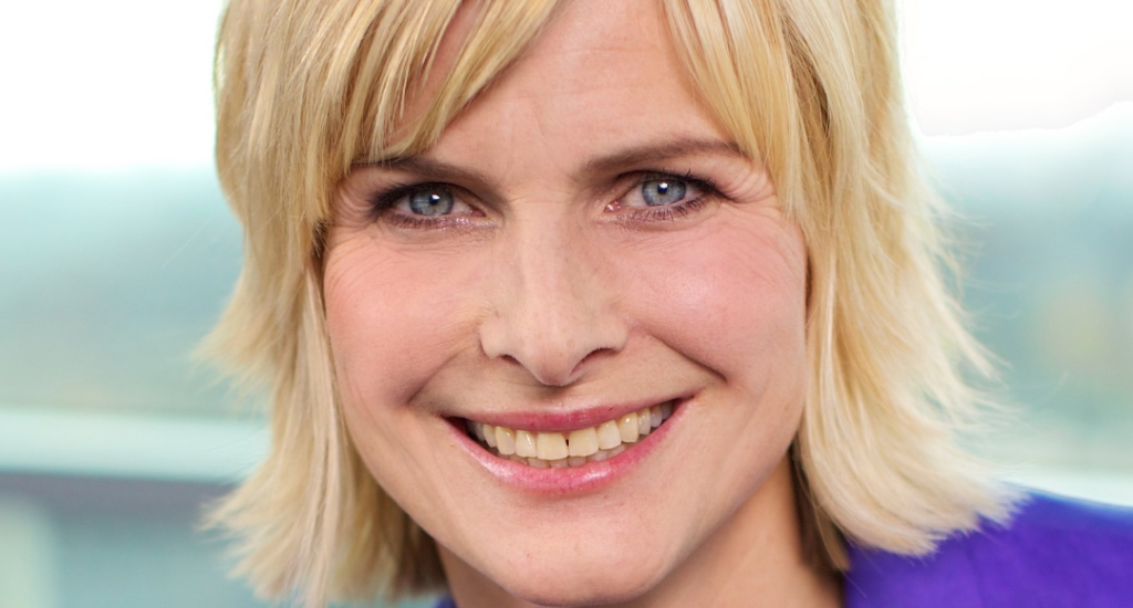 alt="Barbara Hahlweg Scheidung – Auftritt auf einer Veranstaltung"