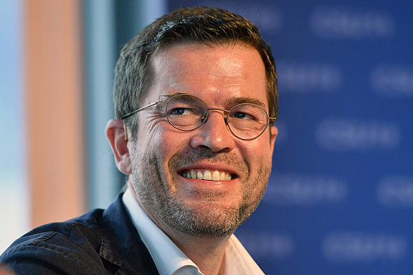alt="Karl-Theodor zu Guttenberg Schlaganfall Fakten"