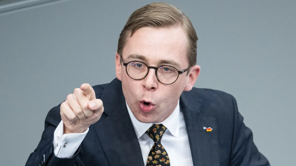 Bundestag in Berlin – Arbeitsplatz von Philipp Amthor und anderen Abgeordneten