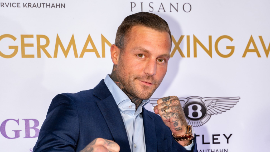 Kontra K Größe und Bühnenauftritt des Berliner Rappers